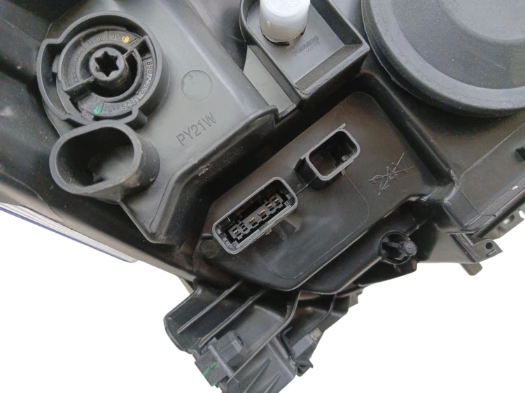 LAMPA LEWY PRZÓD RENAULT LAGUNA III (2007-2010) 2.0 DCI 150KM