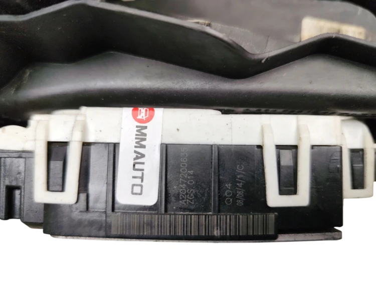 ZAMEK DRZWI PRAWY PRZÓD MERCEDES C W204 (2007-2011) 1.8 KOMPRESSOR 156KM A2