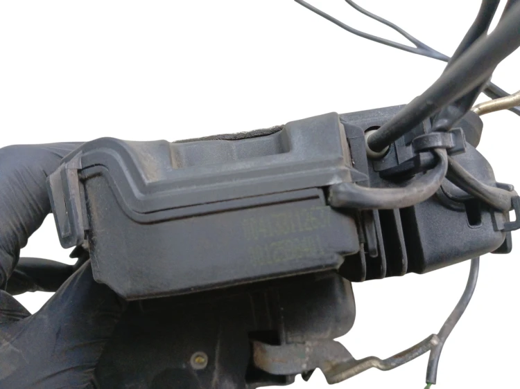 ZAMEK DRZWI LEWY PRZÓD MERCEDES E W211 (2002-2006) 3.2 CDI 177KM 0041331126