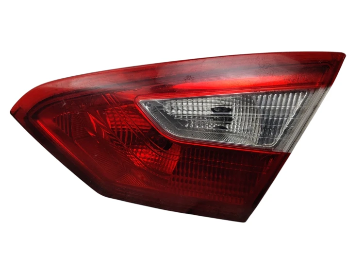 LAMPA PRAWY TYŁ W KLAPE FORD FOCUS MK3 (2010-2014) 1.6 TDCI 115KM BM51-13A6