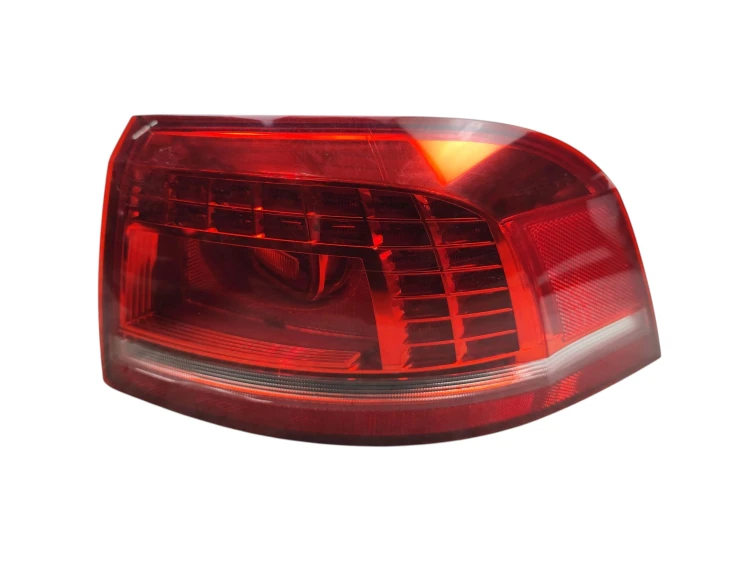 LAMPA PRAWY TYŁ VOLKSWAGEN PASSAT B7 (2010-2014) 2.0 TDI 140KM 3AF945310