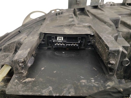LAMPA PRAWY PRZÓD RENAULT LAGUNA III (2007-2010) 2.0 DCI 150KM