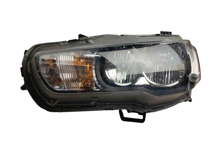 LAMPA LEWY PRZÓD MITSUBISHI LANCER VIII (2007-2015) 1.6 MIVEC 117KM 8301C3-
