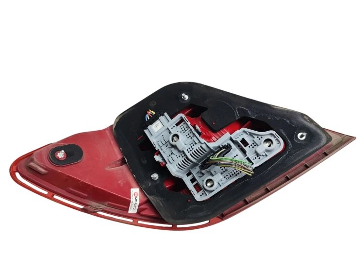 LAMPA PRAWY TYŁ MERCEDES C W204 LIFT (2011-2014) 2.2 CDI 170KM 2049060303