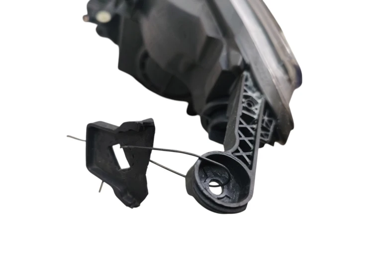 LAMPA PRAWY PRZÓD OPEL ASTRA J (2009-2012) 1.4 T 120KM
