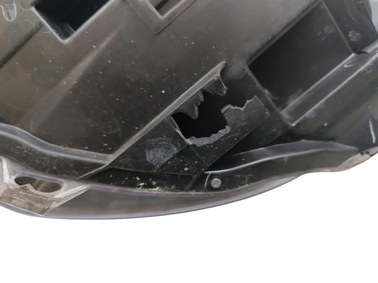 LAMPA PRAWY PRZÓD OPEL ASTRA J (2009-2012) 1.4 T 120KM