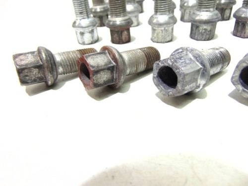 ŚRUBA FELG ALUMINIOWYCH VOLKSWAGEN TIGUAN 5NA