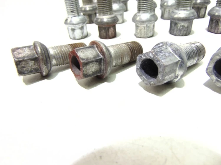 ŚRUBA FELG ALUMINIOWYCH VOLKSWAGEN TIGUAN 5NA