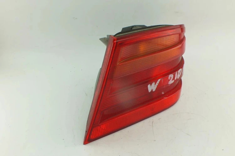 LAMPA PRAWY TYŁ MERCEDES E W210 (1995-1999) 2.3 BENZ