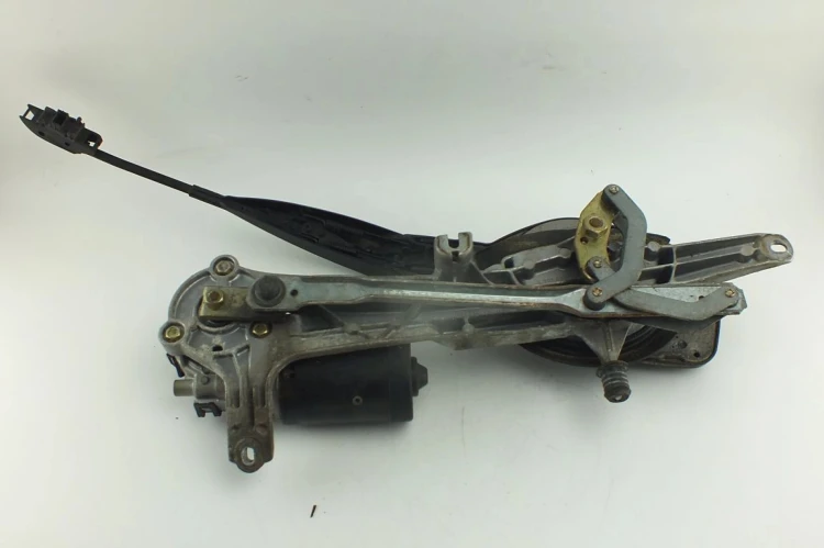 MECHANIZM WYCIERACZEK PRZÓD MERCEDES E W210 (1995-1999) 2.3 BENZ 3391098329