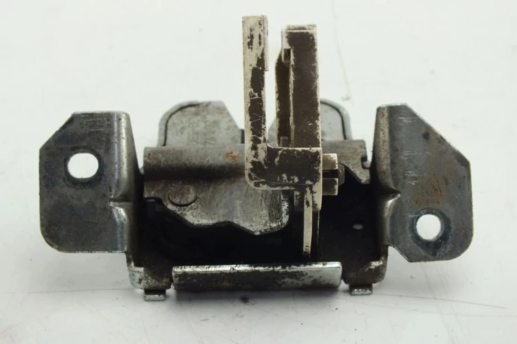 ZAMEK KLAPY BAGAŻNIKA MERCEDES C W202 1.8 16V 2027400236