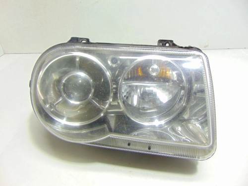 LAMPA PRAWY PRZÓD CHRYSLER 300C (2004 - 2010) 3.0 CRD 218 KM