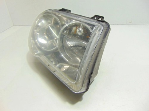 LAMPA PRAWY PRZÓD CHRYSLER 300C (2004 - 2010) 3.0 CRD 218 KM