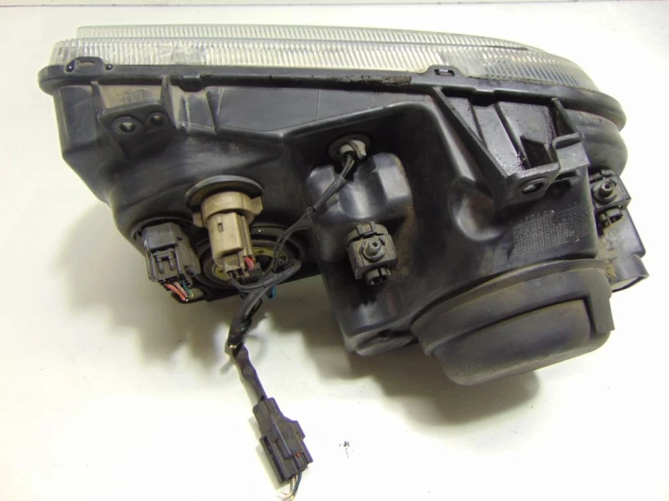 LAMPA PRAWY PRZÓD CHRYSLER 300C (2004 - 2010) 3.0 CRD 218 KM
