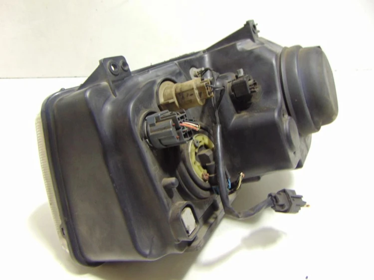 LAMPA PRAWY PRZÓD CHRYSLER 300C (2004 - 2010) 3.0 CRD 218 KM