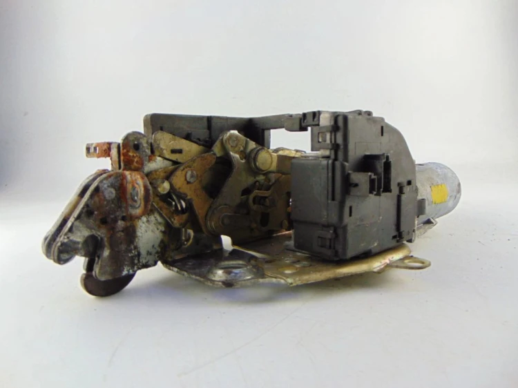 ZAMEK KLAPY BAGAŻNIKA MERCEDES E W210 (1995-1999) 2.3 BENZ A2107400536