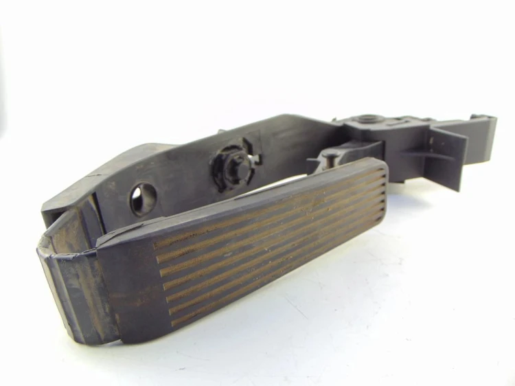 PEDAŁ GAZU POTENCJOMETR MERCEDES C W203 (2000-2006) 1.8 KOMPRESSOR A2113000