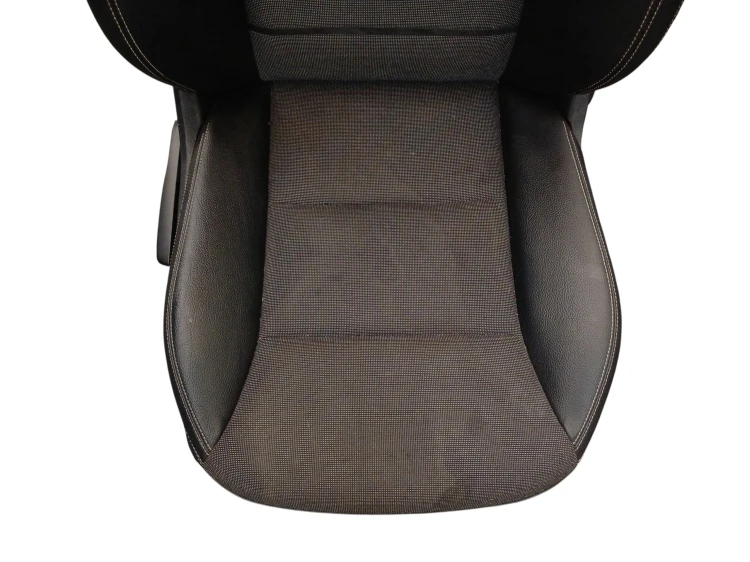 FOTEL PRAWY PRZÓD MERCEDES A W176 (2012-2015) 1.6 CGI 122KM