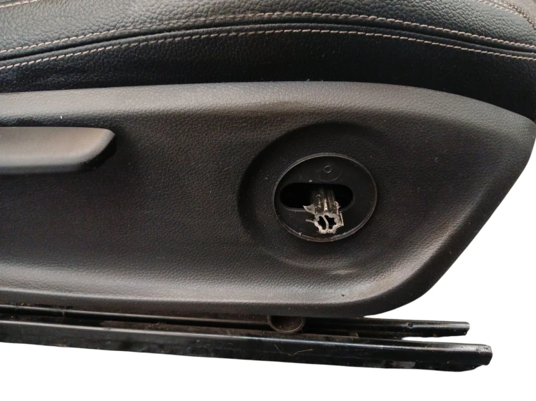 FOTEL PRAWY PRZÓD MERCEDES A W176 (2012-2015) 1.6 CGI 122KM