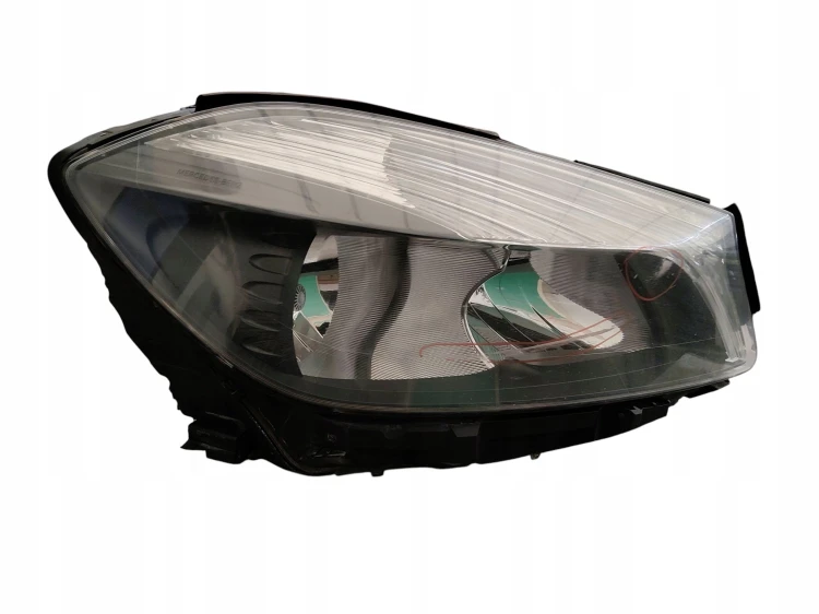 LAMPA PRAWY PRZÓD MERCEDES A W176 (2012-2015) 1.5 CDI 109KM A1768200461