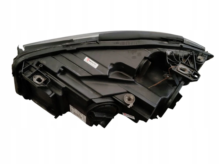 LAMPA PRAWY PRZÓD MERCEDES A W176 (2012-2015) 1.5 CDI 109KM A1768200461