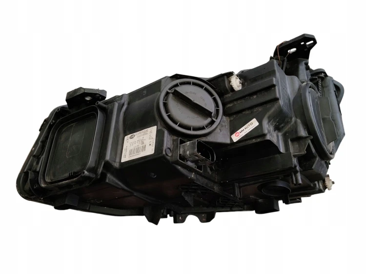 LAMPA PRAWY PRZÓD MERCEDES A W176 (2012-2015) 1.5 CDI 109KM A1768200461