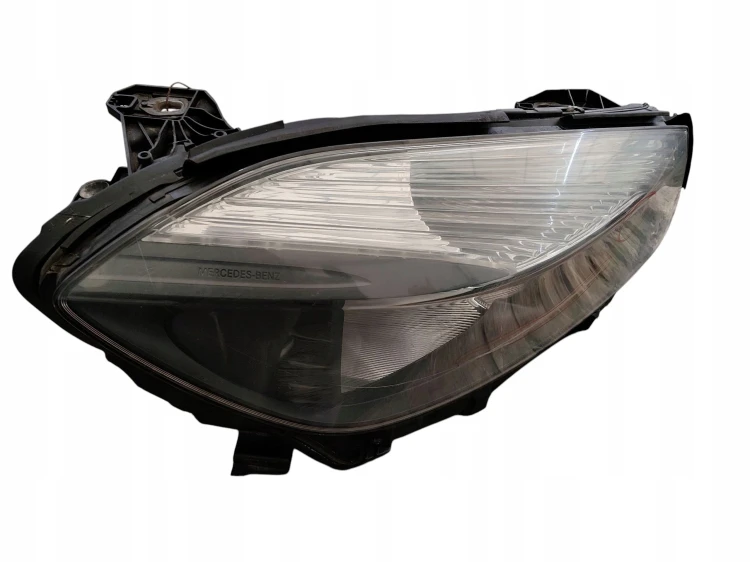 LAMPA PRAWY PRZÓD MERCEDES A W176 (2012-2015) 1.5 CDI 109KM A1768200461