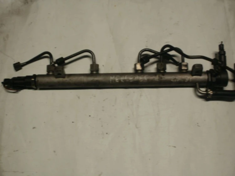 LISTWA WTRYSKOWA MERCEDES A W169 (2004-2012) A64007012