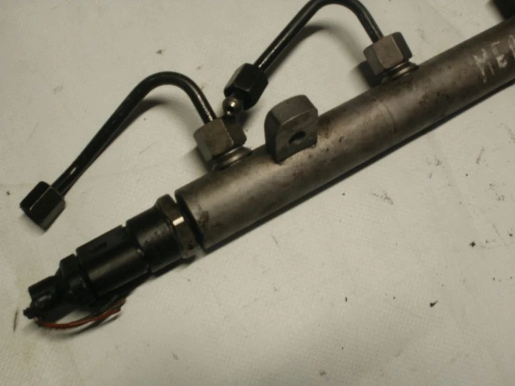 LISTWA WTRYSKOWA MERCEDES A W169 (2004-2012) A64007012