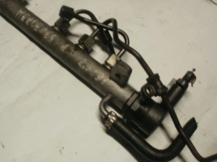 LISTWA WTRYSKOWA MERCEDES A W169 (2004-2012) A64007012