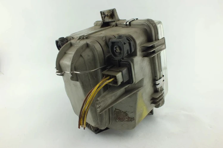 LAMPA PRAWY PRZÓD MERCEDES VITO W638 2.2 CDI