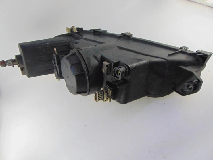 LAMPA PRAWY PRZÓD PEUGEOT 306 1.4 8v