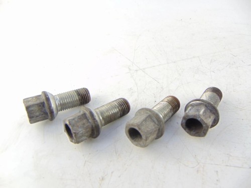 ŚRUBA FELG ALUMINIOWYCH VOLKSWAGEN PASSAT B7 2.0 TDI