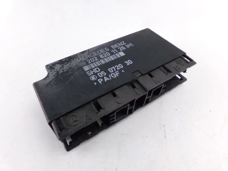 MODUŁ KOMFORTU MERCEDES C W202 1.8 16V 2028201126
