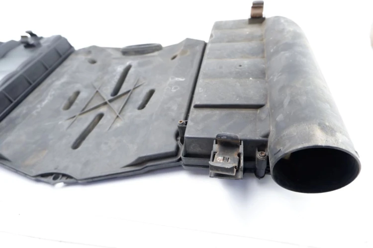 OSŁONA POKRYWA SILNIKA MERCEDES E W211 (2002-2009) 3.2 R6 CDI 2105840047