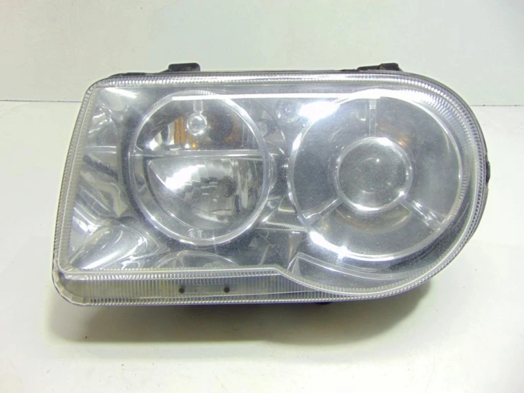 LAMPA LEWY PRZÓD CHRYSLER 300C (2004 - 2010) 3.0 CRD 218 KM
