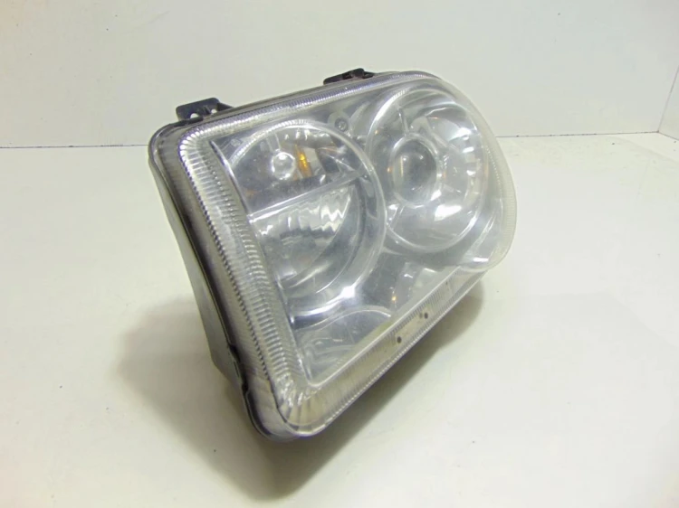 LAMPA LEWY PRZÓD CHRYSLER 300C (2004 - 2010) 3.0 CRD 218 KM