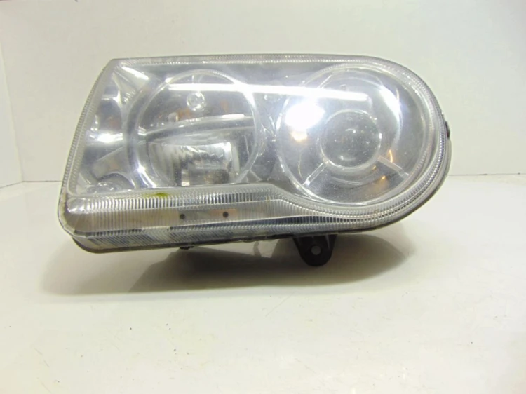 LAMPA LEWY PRZÓD CHRYSLER 300C (2004 - 2010) 3.0 CRD 218 KM