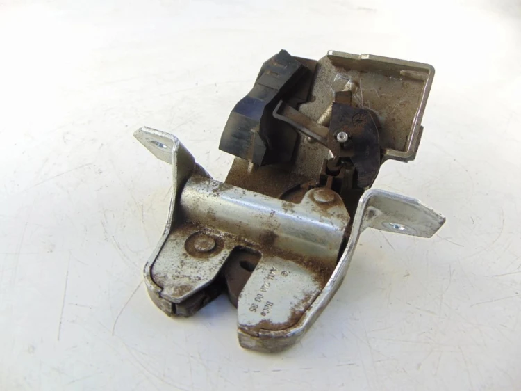 ZAMEK KLAPY BAGAŻNIKA MERCEDES VANEO W414 1.7 CDI 4147400035