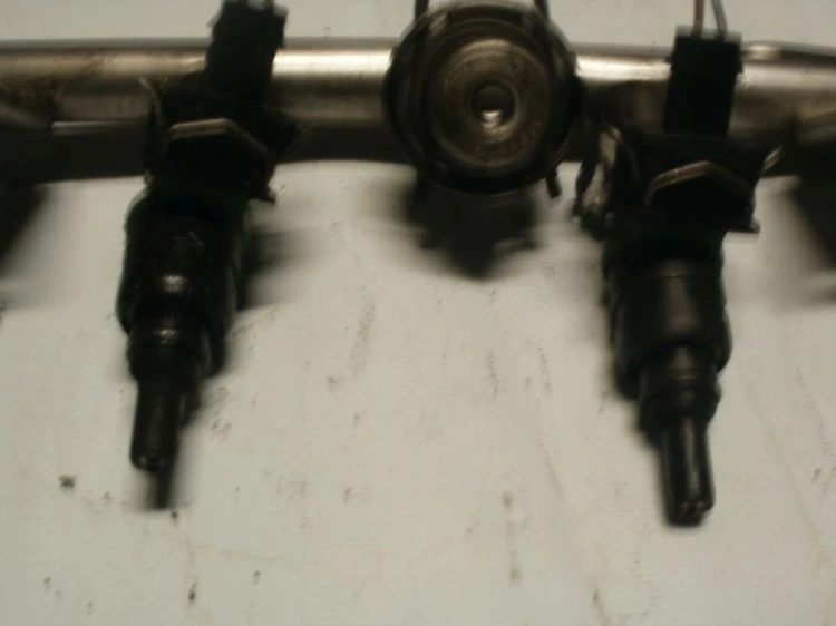 LISTWA WTRYSKOWA MERCEDES C W203 (2000-2006)