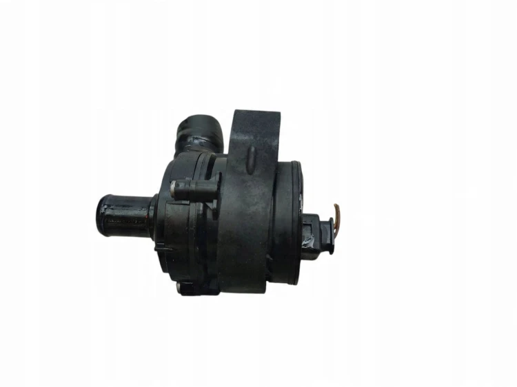 POMPA WODY MERCEDES A W176 LIFT (2015-2018) 1.6 CGI 102KM A2118350028