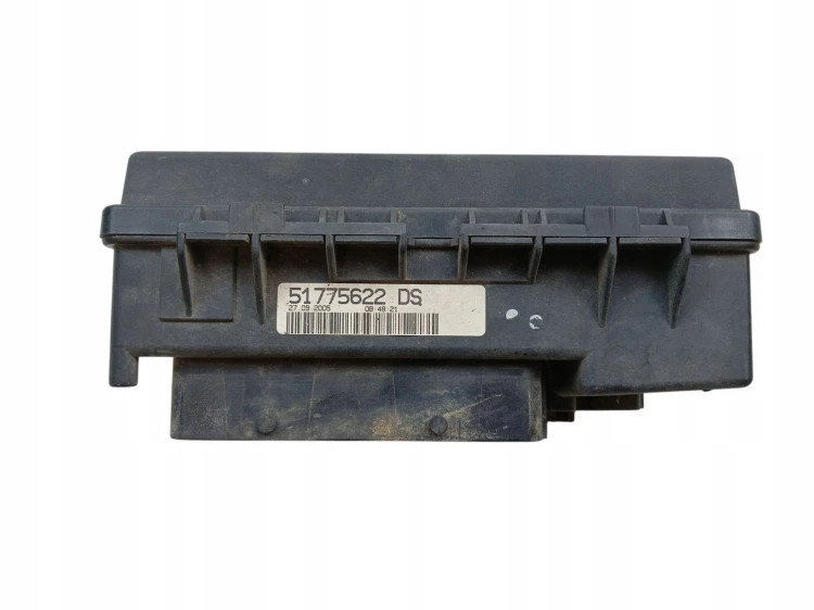 SKRZYNKA BEZPIECZNIKÓW FIAT GRANDE PUNTO 51775622