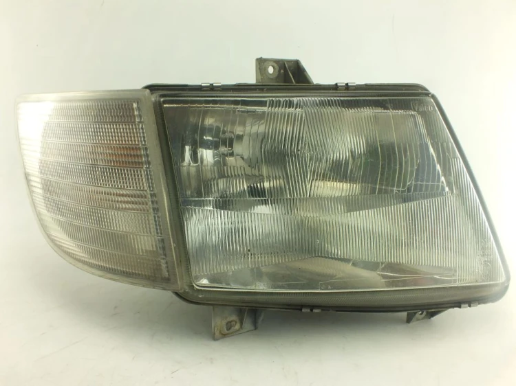 LAMPA PRAWY PRZÓD MERCEDES VITO W638
