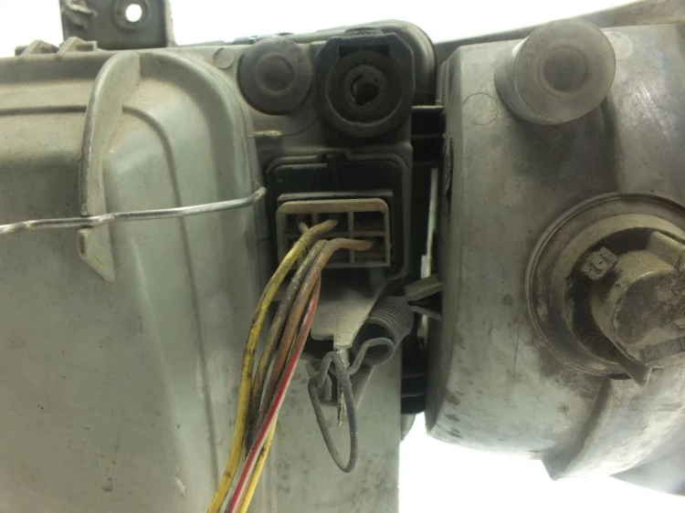 LAMPA PRAWY PRZÓD MERCEDES VITO W638