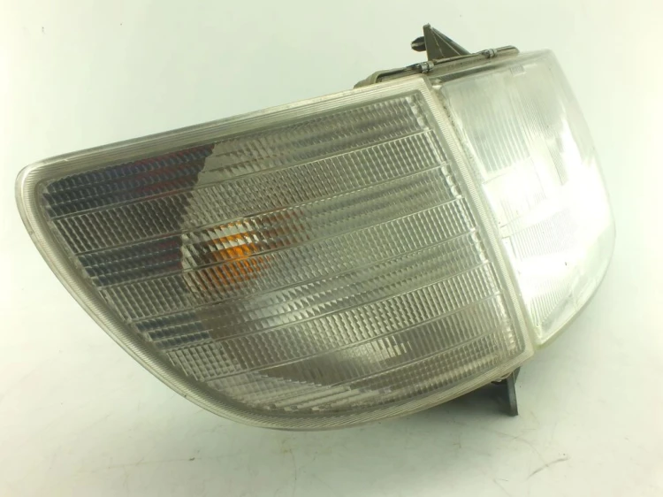 LAMPA PRAWY PRZÓD MERCEDES VITO W638