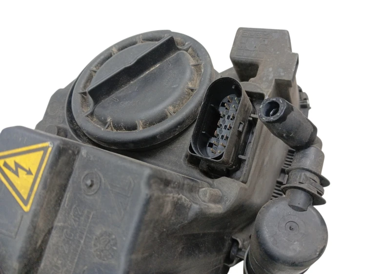 LAMPA LEWY PRZÓD MERCEDES C W204 (2007-2011) 2.2 CDI 170KM A2048208961