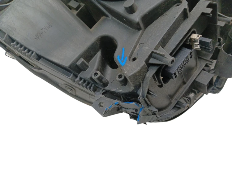 LAMPA LEWY PRZÓD MERCEDES C W204 (2007-2011) 2.2 CDI 170KM A2048208961