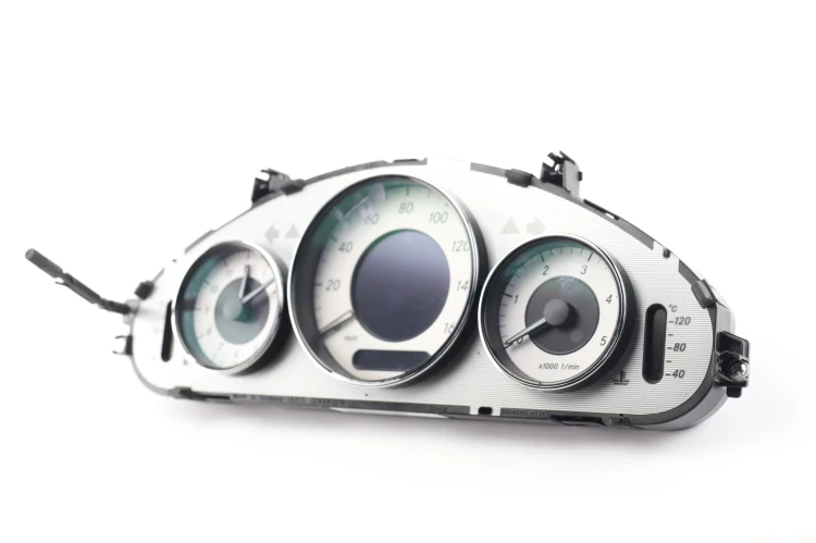 LICZNIK MERCEDES E W211 (2002-2009) 3.2 R6 CDI A2195402347