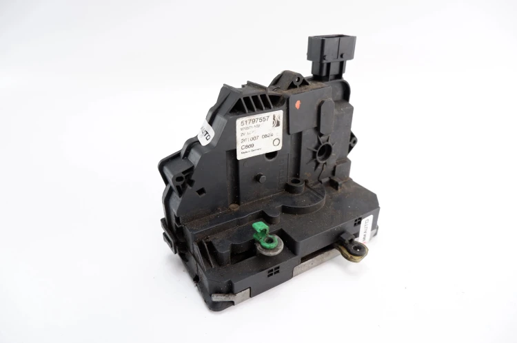 ZAMEK DRZWI LEWY PRZÓD FIAT GRANDE PUNTO 1.4 51797557