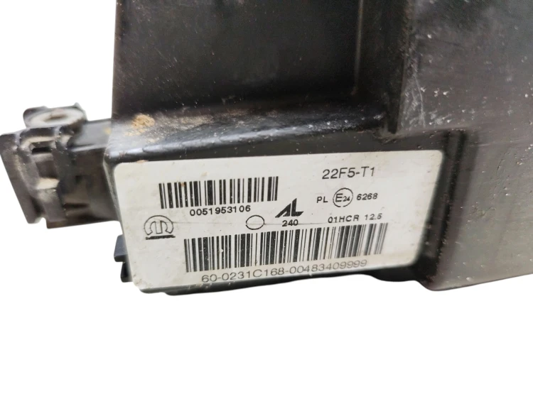 LAMPA PRAWY PRZÓD JEEP RENEGADE (2014-2018) 1.4 MULTIAIR 170KM 0051953106